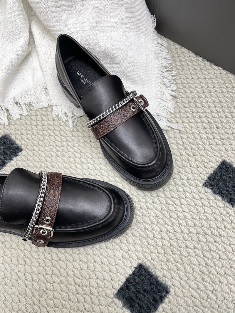 l0vis Vvtt0n loafers